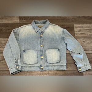 Democracy Jean Jacket Women’s MEDIUM Double Pocket Denim Back Pleats 100% Cotton